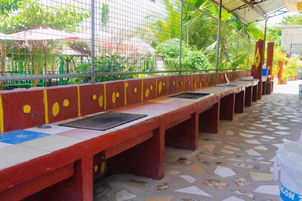 Suzuki Beach Hotel Olongapo Zewnętrze zdjęcie