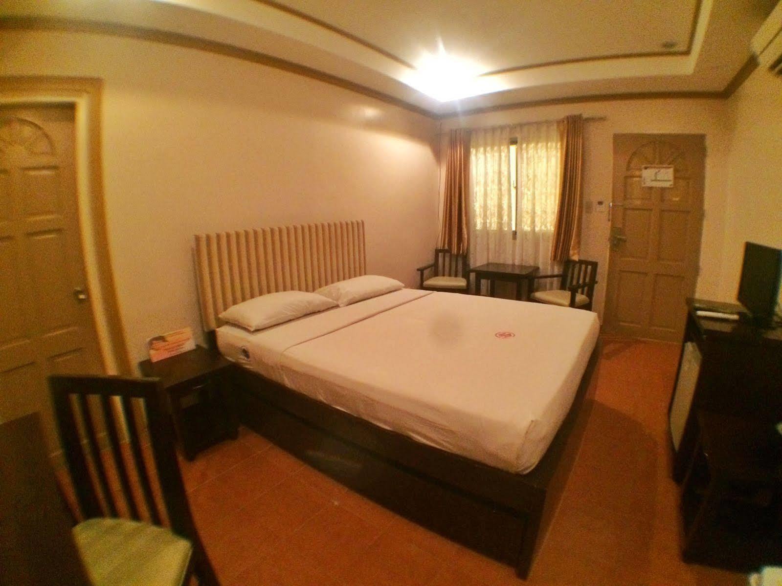 Suzuki Beach Hotel Olongapo Zewnętrze zdjęcie