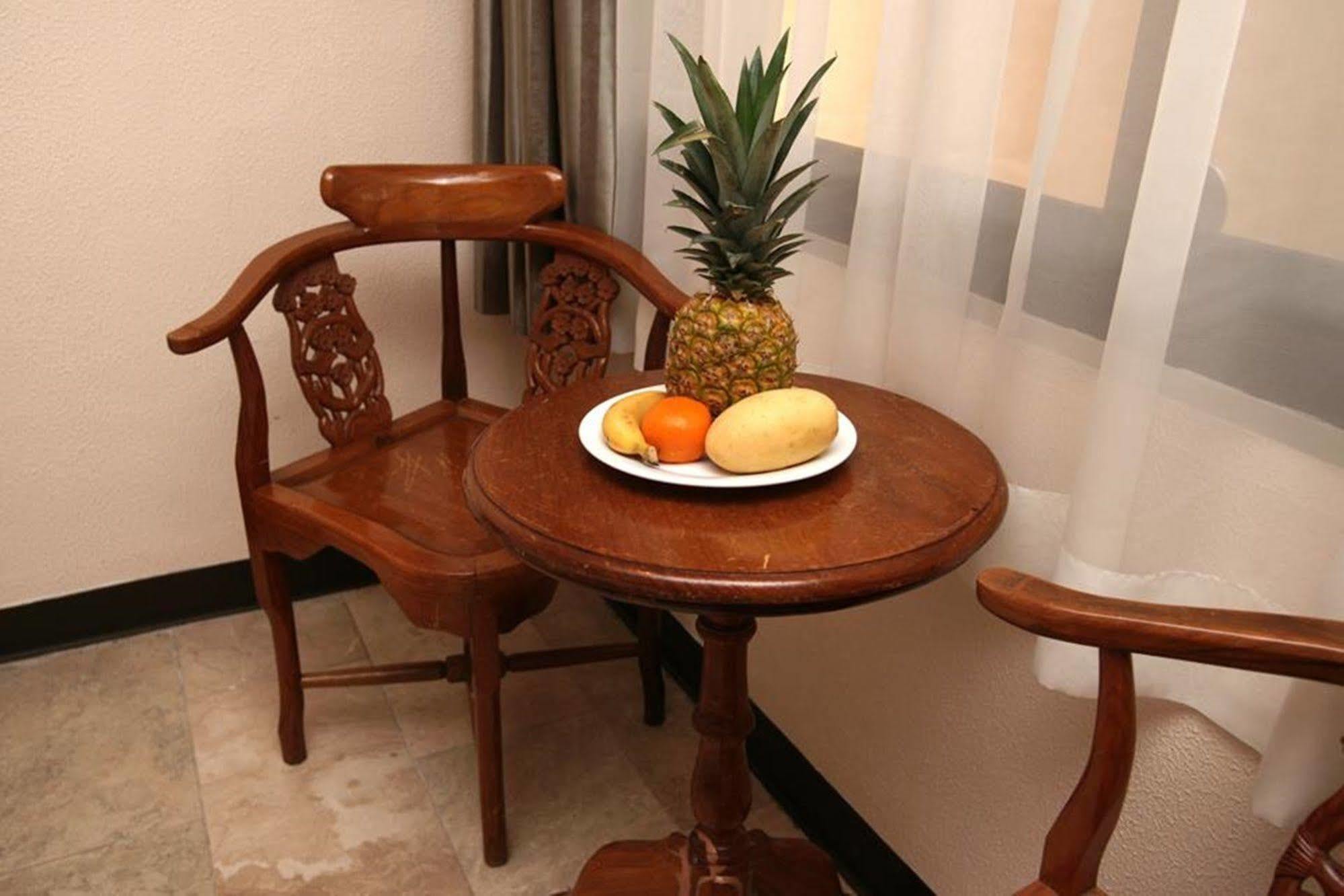 Suzuki Beach Hotel Olongapo Zewnętrze zdjęcie
