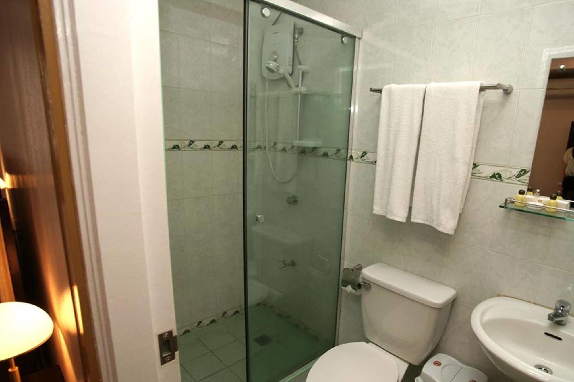 Suzuki Beach Hotel Olongapo Zewnętrze zdjęcie